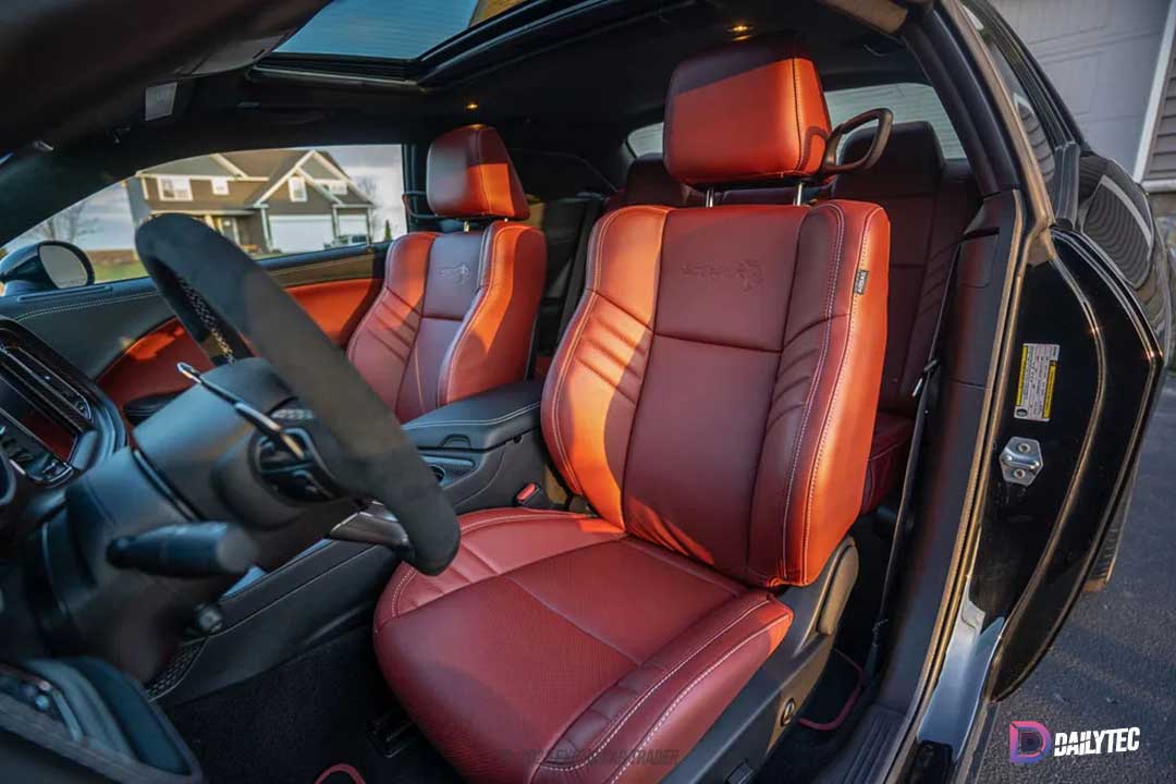 کابین dodge challenger